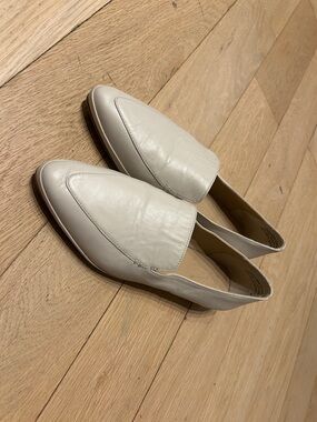Seychelles Cream Leather Pointed-Toe Slip-On Loafers